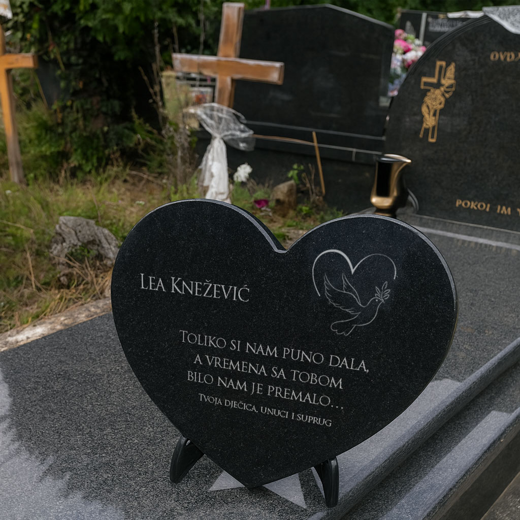 Elegantna crna granitna ploča sa stalkom